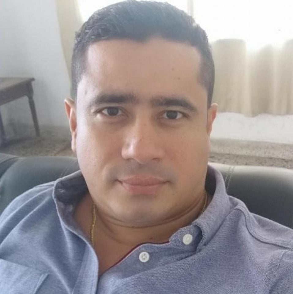 <strong>— </strong><em><strong>Luis H. </strong></em><strong>– Cali</strong>